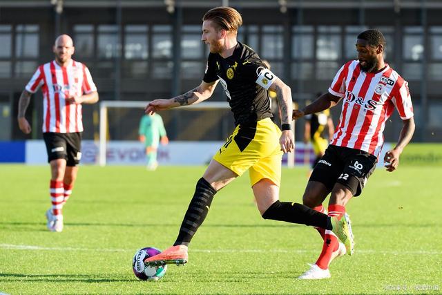 篮在内线大 篮在内线大